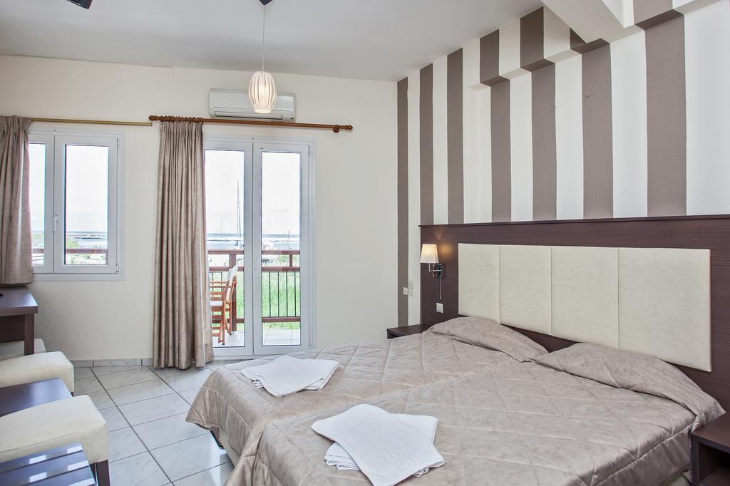 Akti Fine Rooms Skopelos Town Ruang foto